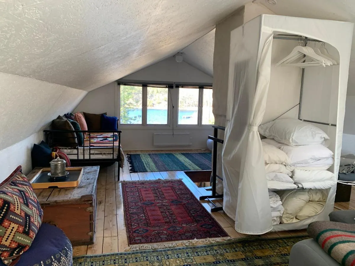 Feriehus Charmig Stuga Av Rustik Stil I Stockholms Omrade