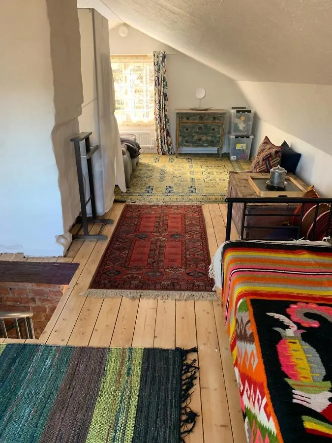 Charmig Stuga Av Rustik Stil I Stockholms Omrade